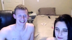 Ass-Licking Webcam Girl Makes Her Boyfriend Giggle