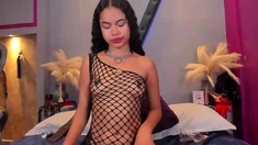 Masturbating amateur cums after solo fun