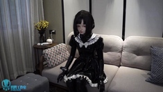 Pretty Asian Masseur Doing Hot Handjob