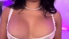 Love Chat Big Boobs Brunette Masturbating For Cam
