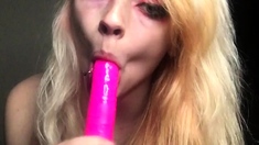Masturbating loving babe solo toy plays with enthusiasm