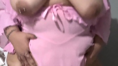 Montando un enorme dildo negro