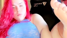 Masturbating loving babe solo toy plays