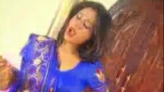 Amateur Indian Masturbates Her Desi Pussy