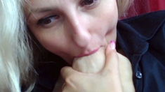 Big boob brunette masturbates on webcam