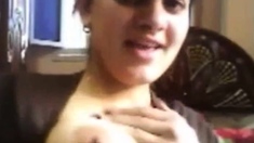 arab gf make a video for lover & shows tits